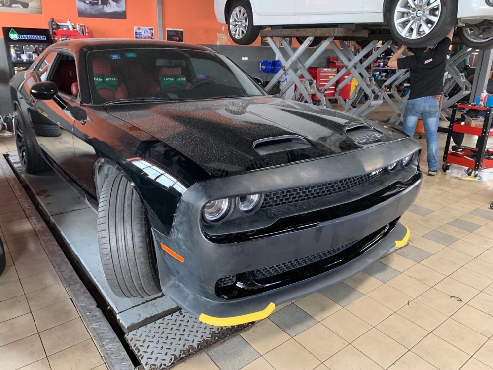 Бампер передний передний адская кошка + комплект монтажный dodge challenger 2015-2022 с разборки
