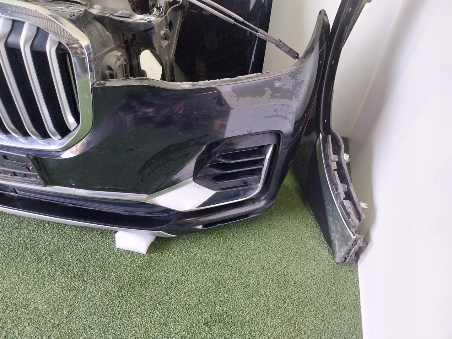 приобрести Bmw x7 g07 капот крыло бампер панель радиатор черный 475