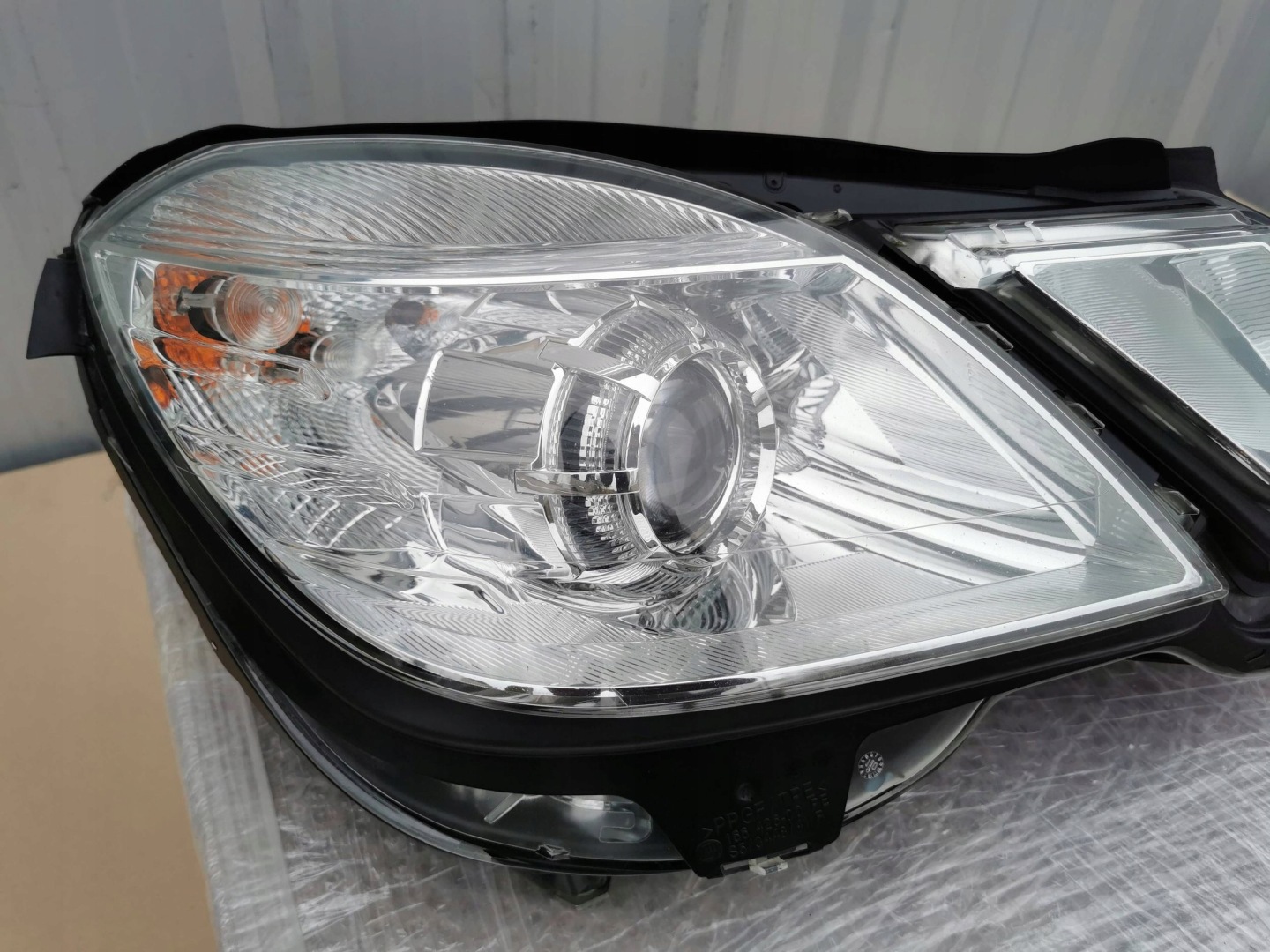 Mercedes e-klasa w212 09-12 фара  передняя права b.ładna a2128200261 недорого