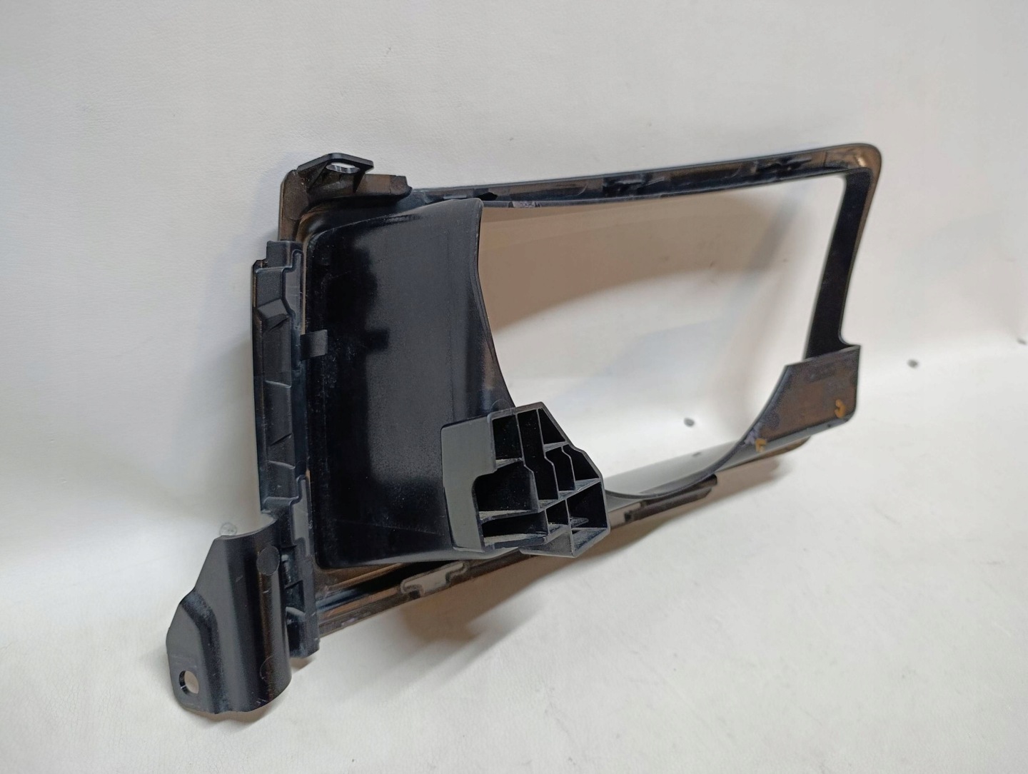 Рамка решетка лампы передний права land rover defender ii 2 l8b2-13c024-ae с разбора