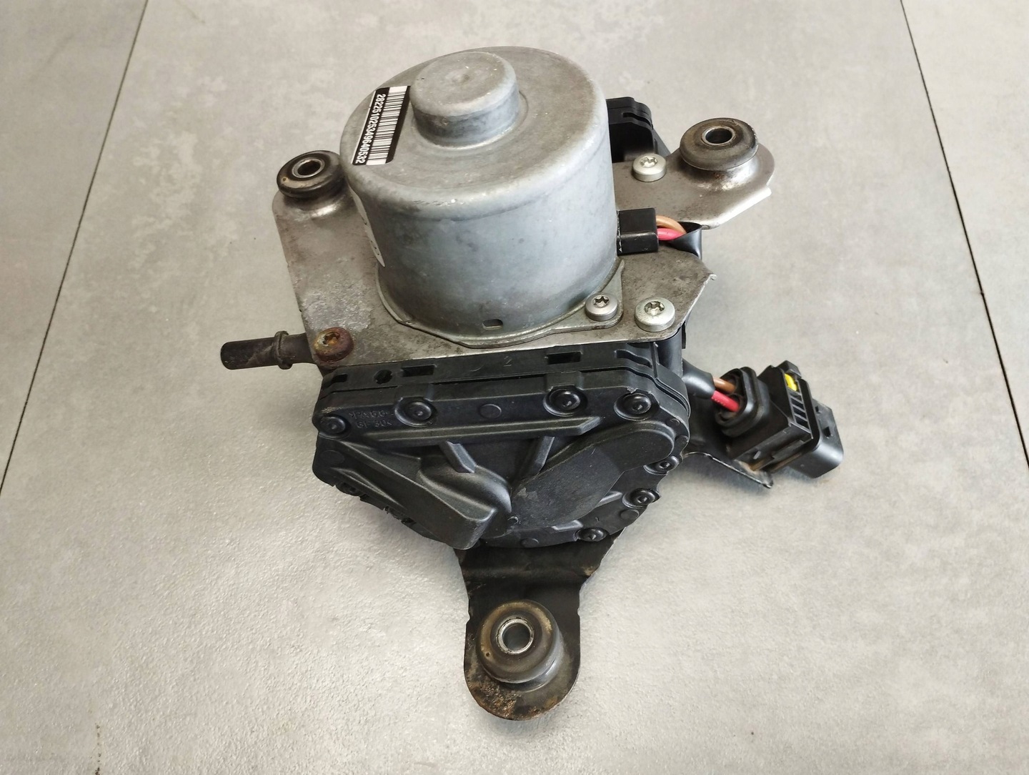 Mercedes B-CLASS W242 PUMP VACUM A2424300632