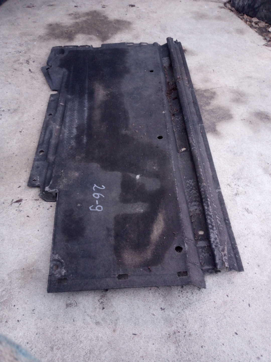 Audi a4 b8 s8 a5 s5 крышка шасси против błotna права 8k0825208d 26-9 с разбора