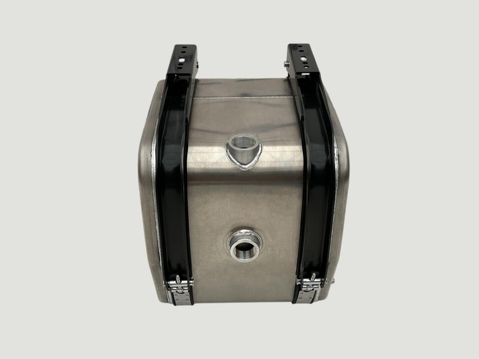 Новый бачек гидравлический 150l 590x630x546 с разбора