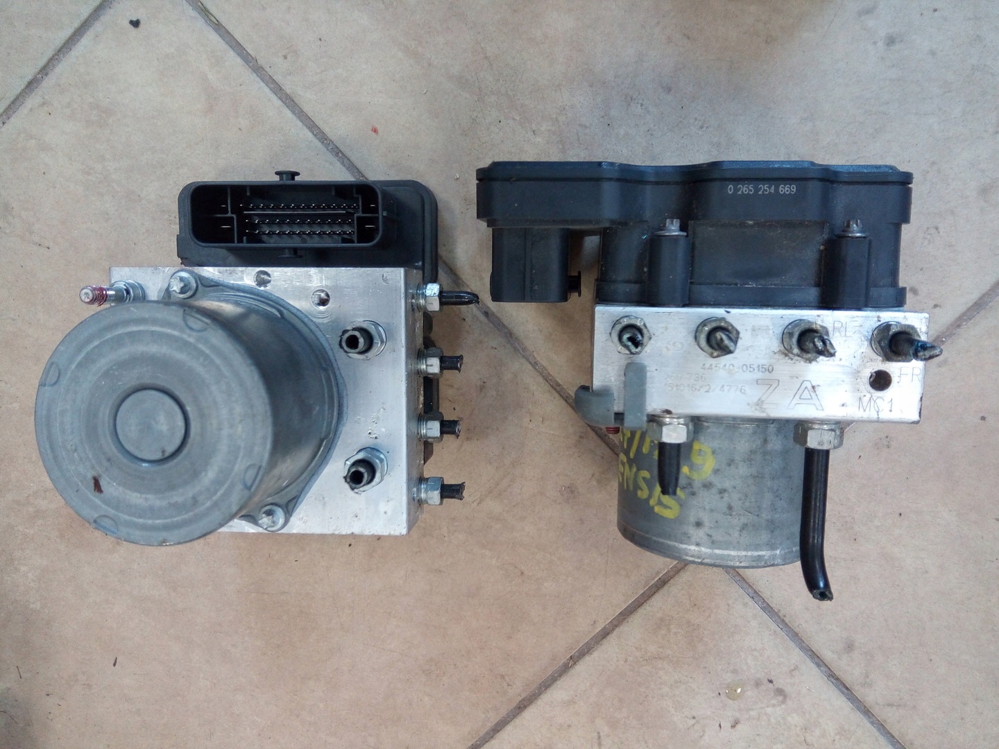 ABS PUMP TOYOTA AVENSIS T27 T29 ORIGINAL