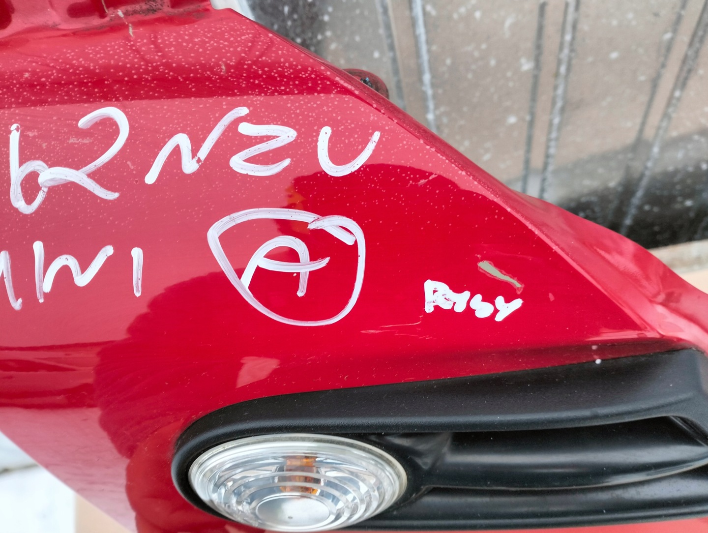 Крыло передний правый mini r56 r57 рестайл 2010-2013 851 red chili недорого