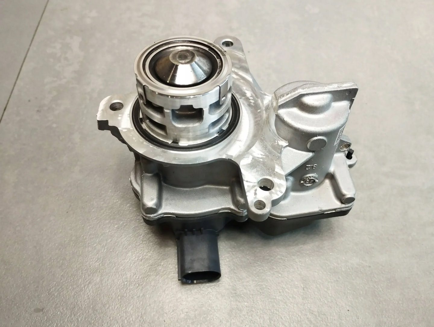 VW Tiguan II 2.0 TDI EGR VALVE 05L131501M