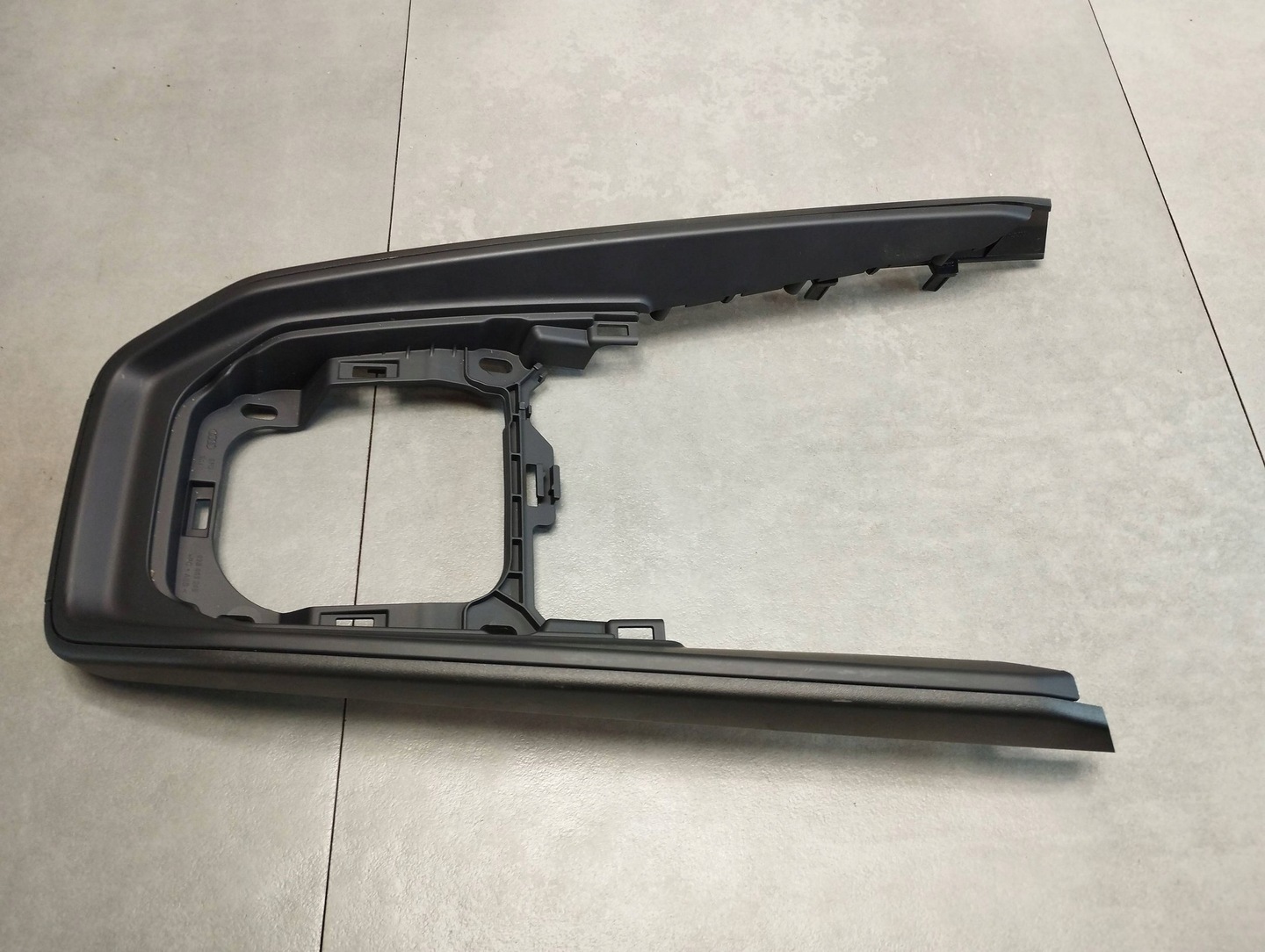 Audi A1 CENTER TUNNEL 82B863245