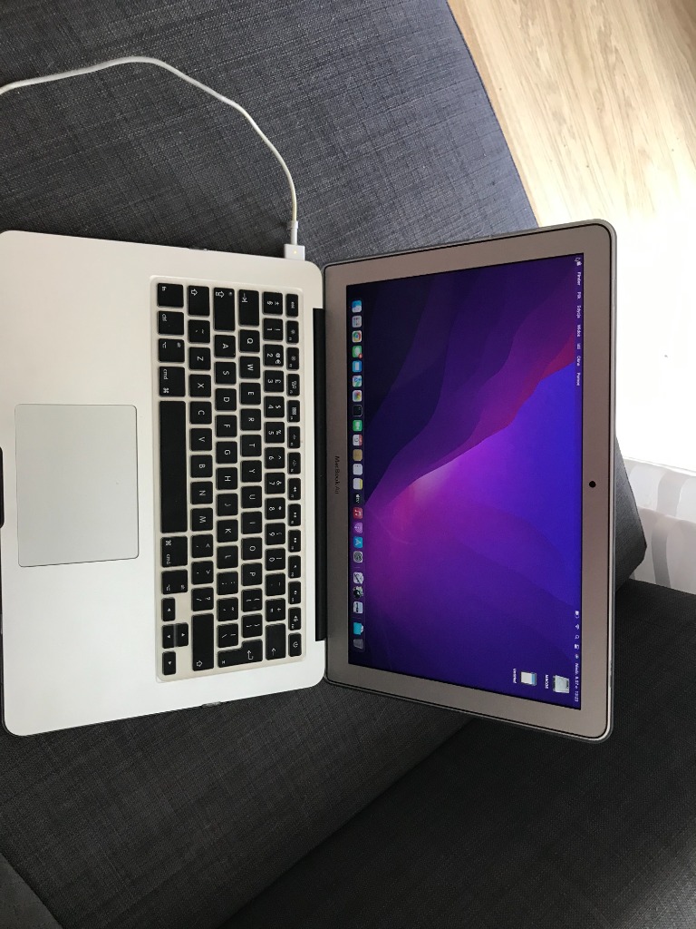 Macbook air 13 (early 2015) - 8gb nvidia, 512gb intel