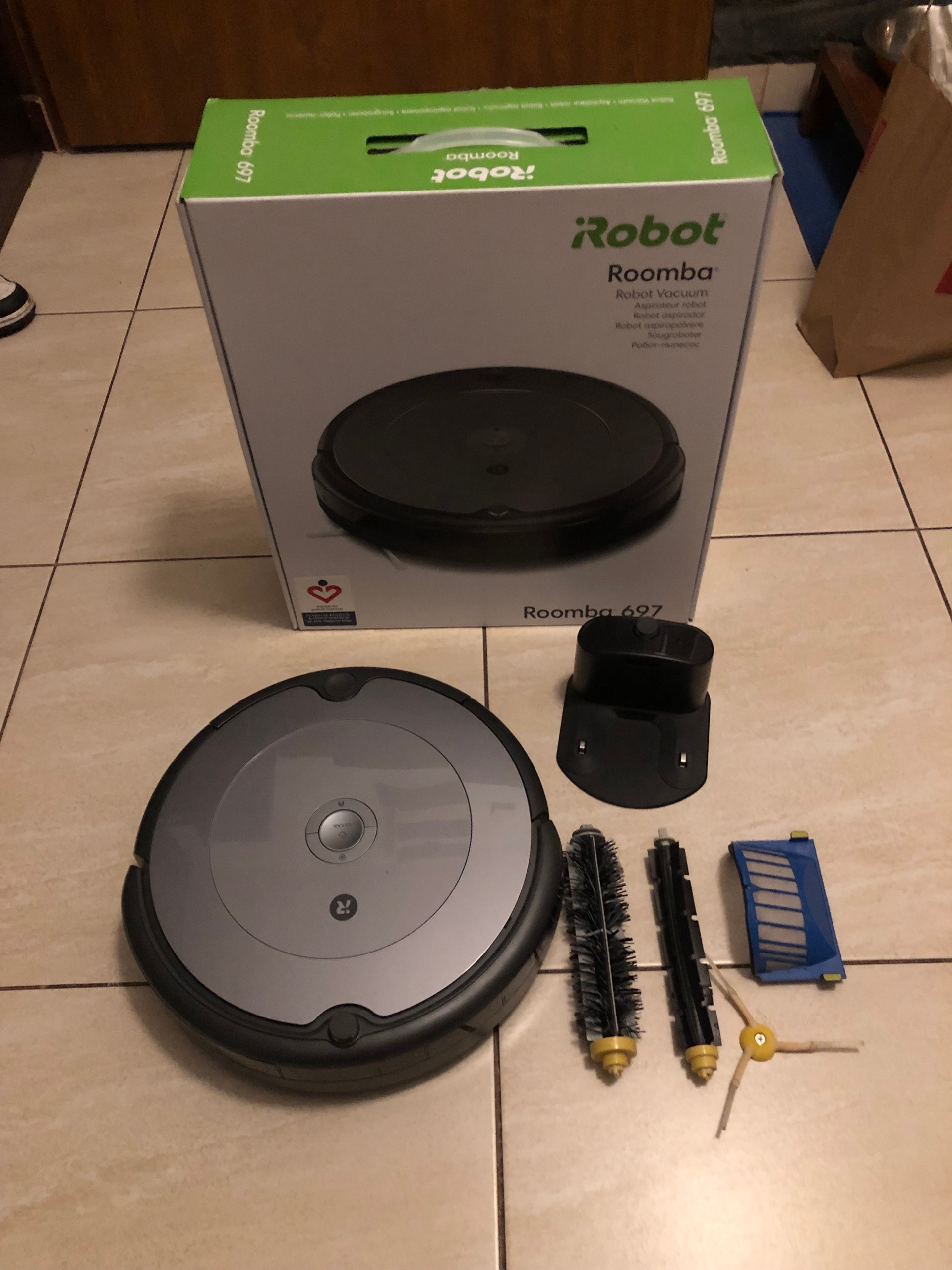 iRobot Aspirateur robot ROOMBA 697