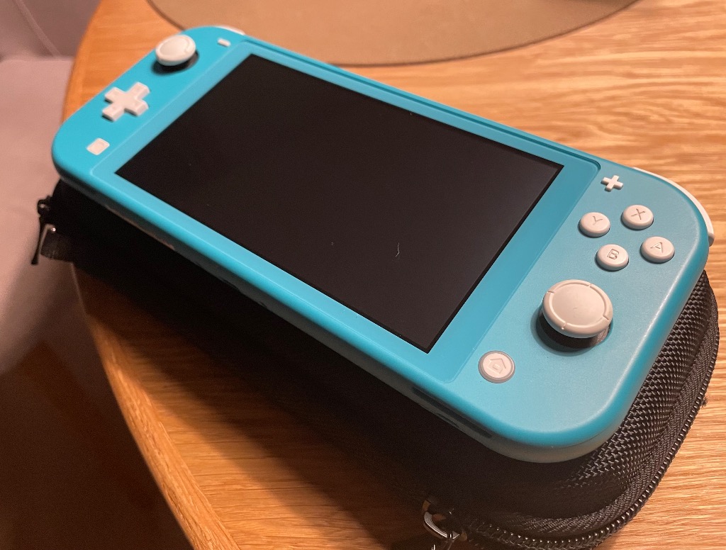 Nintendo Switch Lite コーラル HDH-001 Nintendo switch lite бирюзовая hdh-001 200 gb - купить в DARSTAR