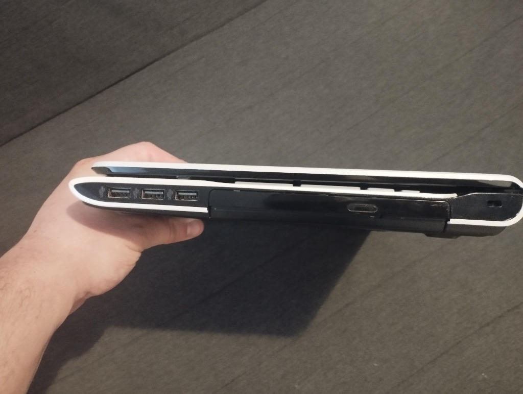 Sony vaio 15 6 intel i3 4gb ram 500gb win 10 DARSTAR
