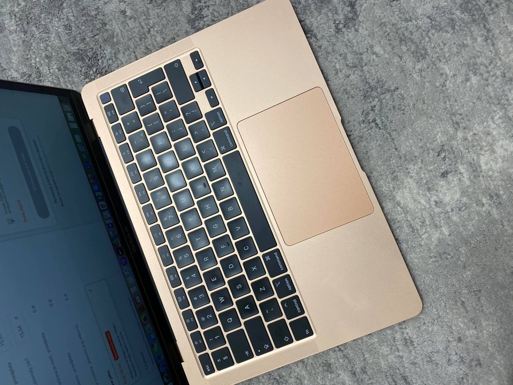 Macbook air 13'' 8gb/256 gb золотой fv мышка apple - купить в DARSTAR