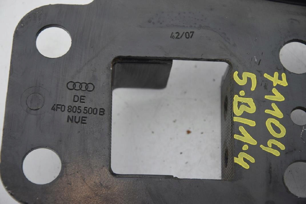 Halter STREFY ZGNIOTU AUDI A6 C6 4F0805500B