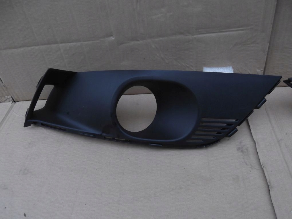 RENAULT MEGANE IV grid of a bumper left right