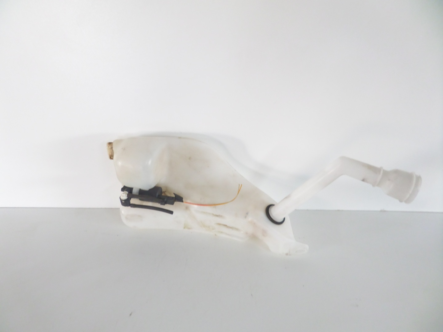 washer fluid tank RENAULT MEGANE III 08