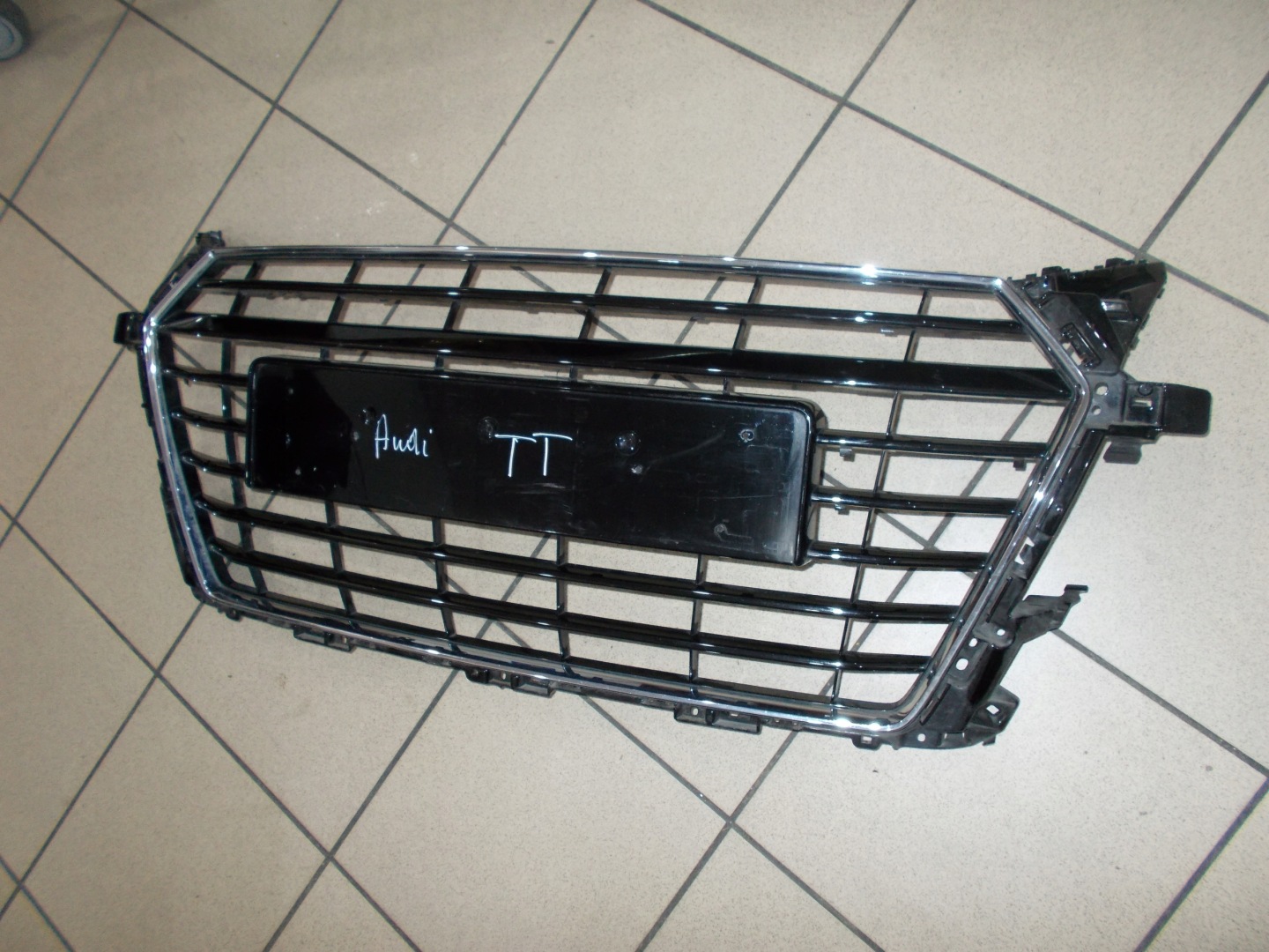 Grill Grill AUDI TT S-LINE TTS 14- 8S0853651