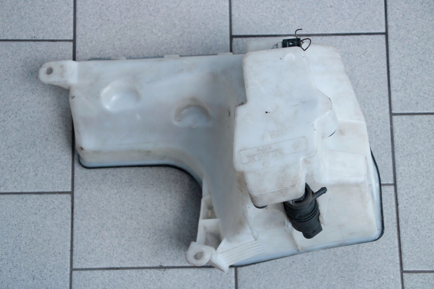 BMW X5 E53 spremnik gasa mlaznice 8252738
