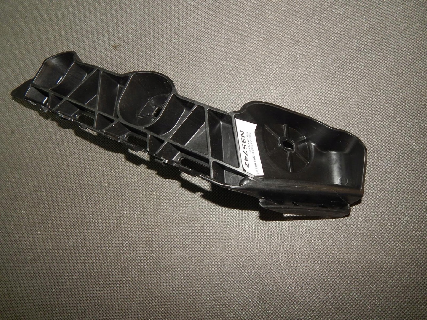 SKODA FABIA III bumper bracket right rear part 6V6807394