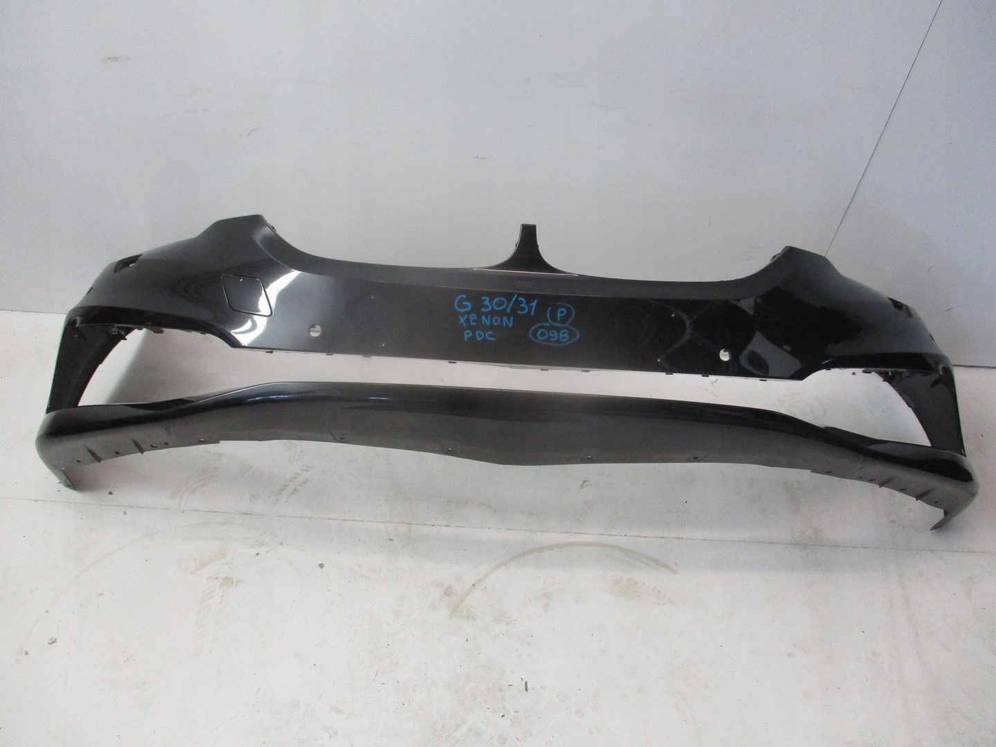 nárazník BMW 5 G30 G31 XENON PDC holý předek