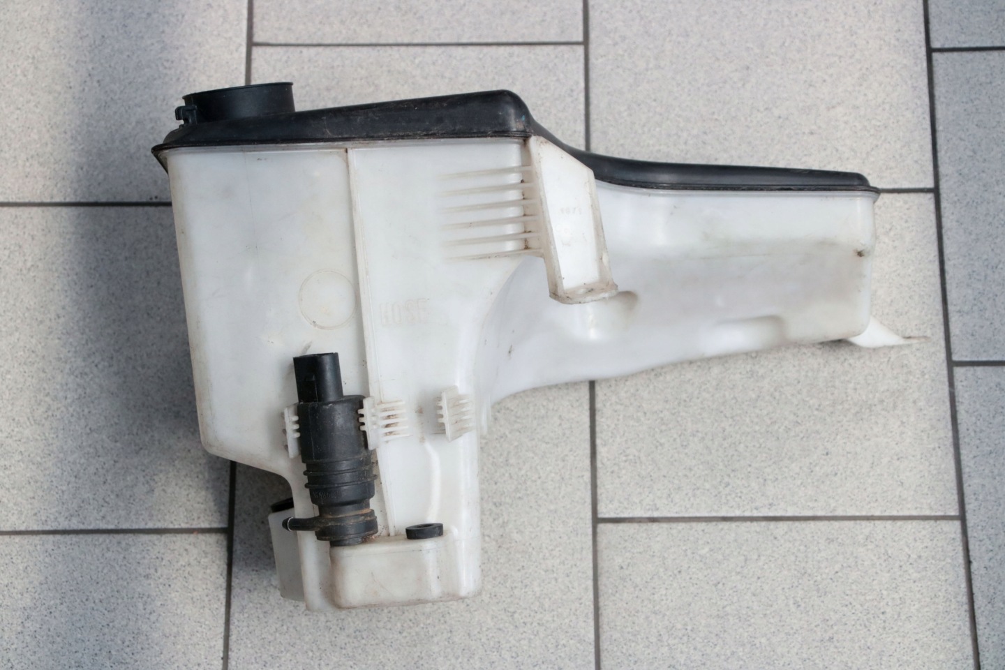 BMW X5 E53 spremnik gasa mlaznice 8252738