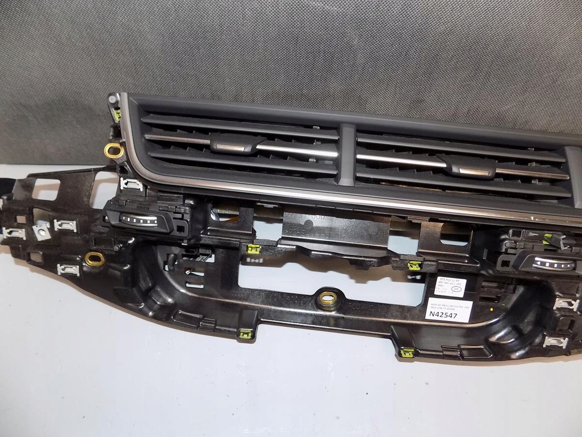 AUDI Q7 4M rešetka rešetka ventilacije armature LED 4M1820902L