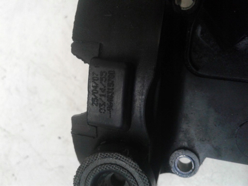 sací potrubí dekl MOTORU Mazda 2 2007r