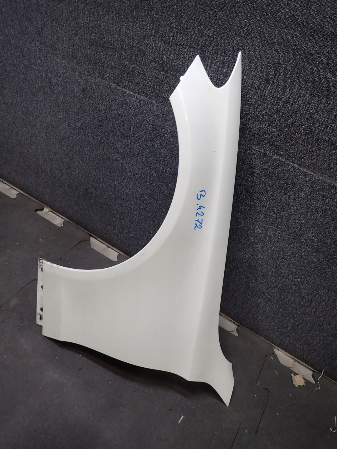 FENDER FRONT LEFT MERCEDES C KLASA W205