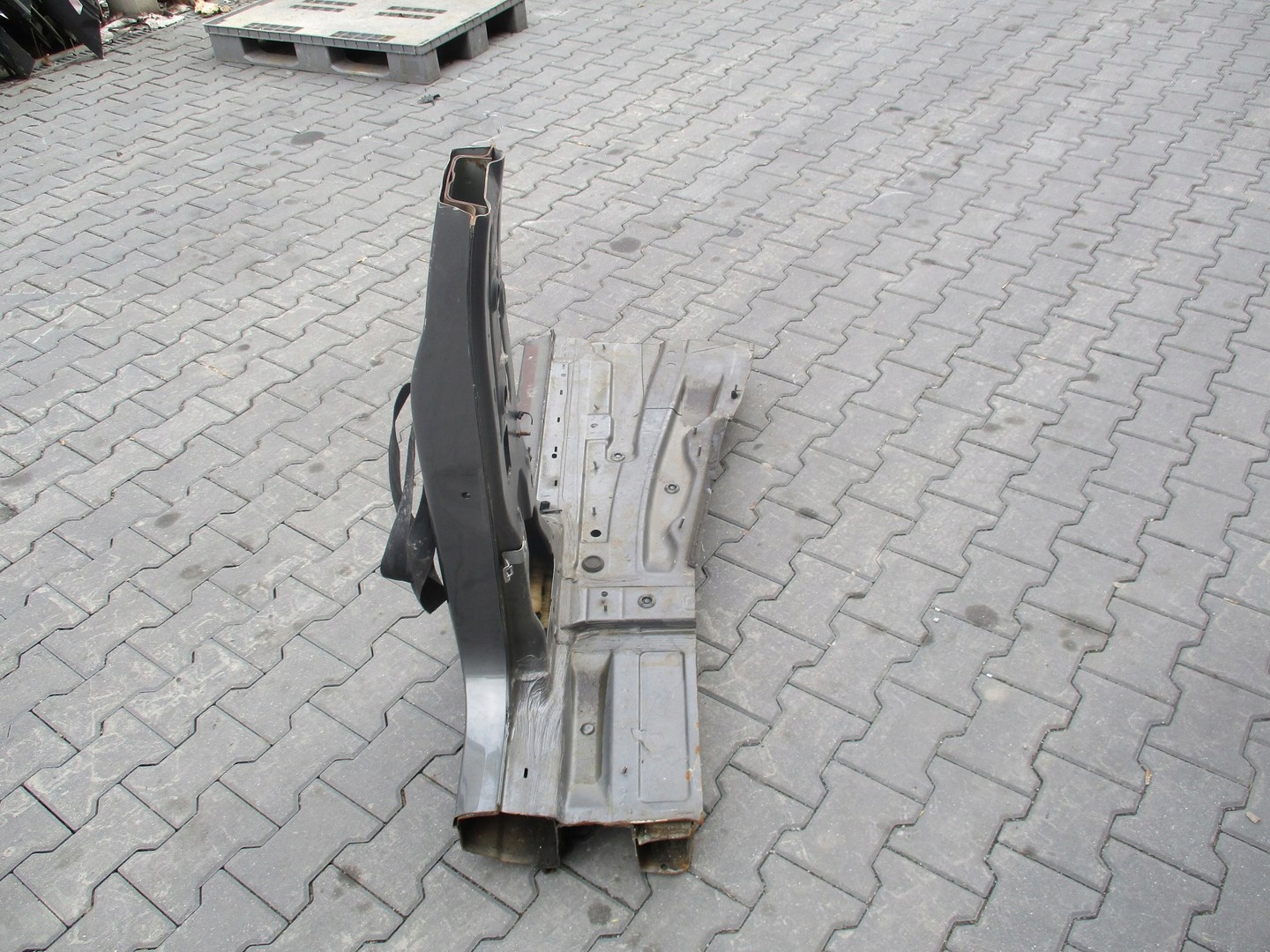 pillar quarter Porsche Cayenne 7P5 LIFT left