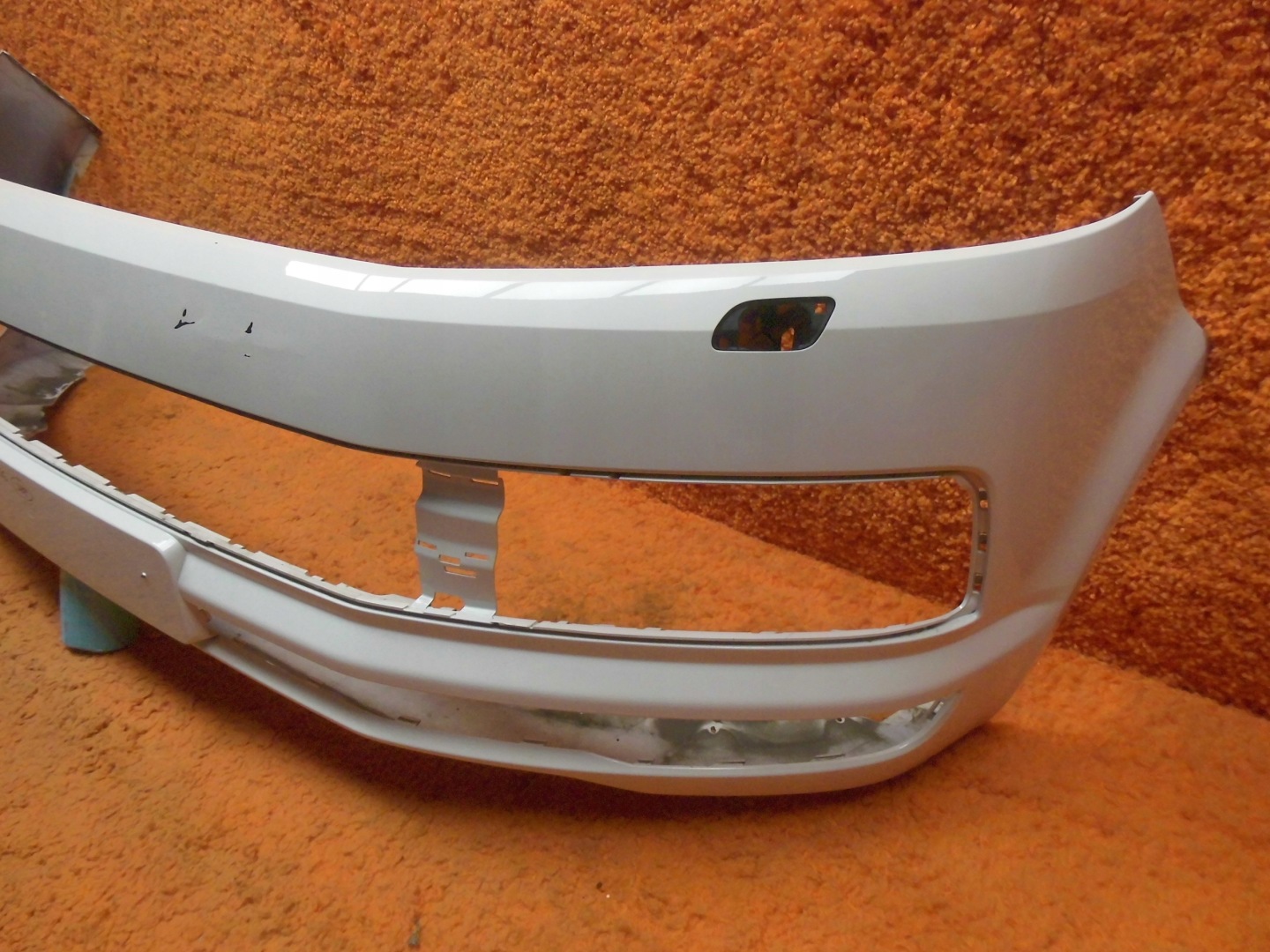 15+ Vw Multivan T6 Caravelle bumper front bialy