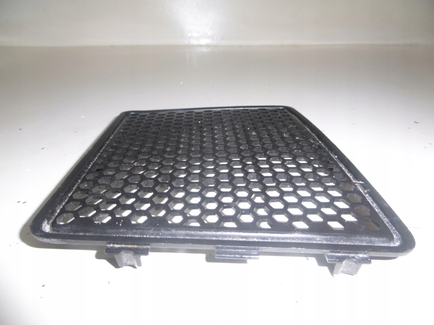 grid cover under the window right VOLVO V70 XC70 31217313