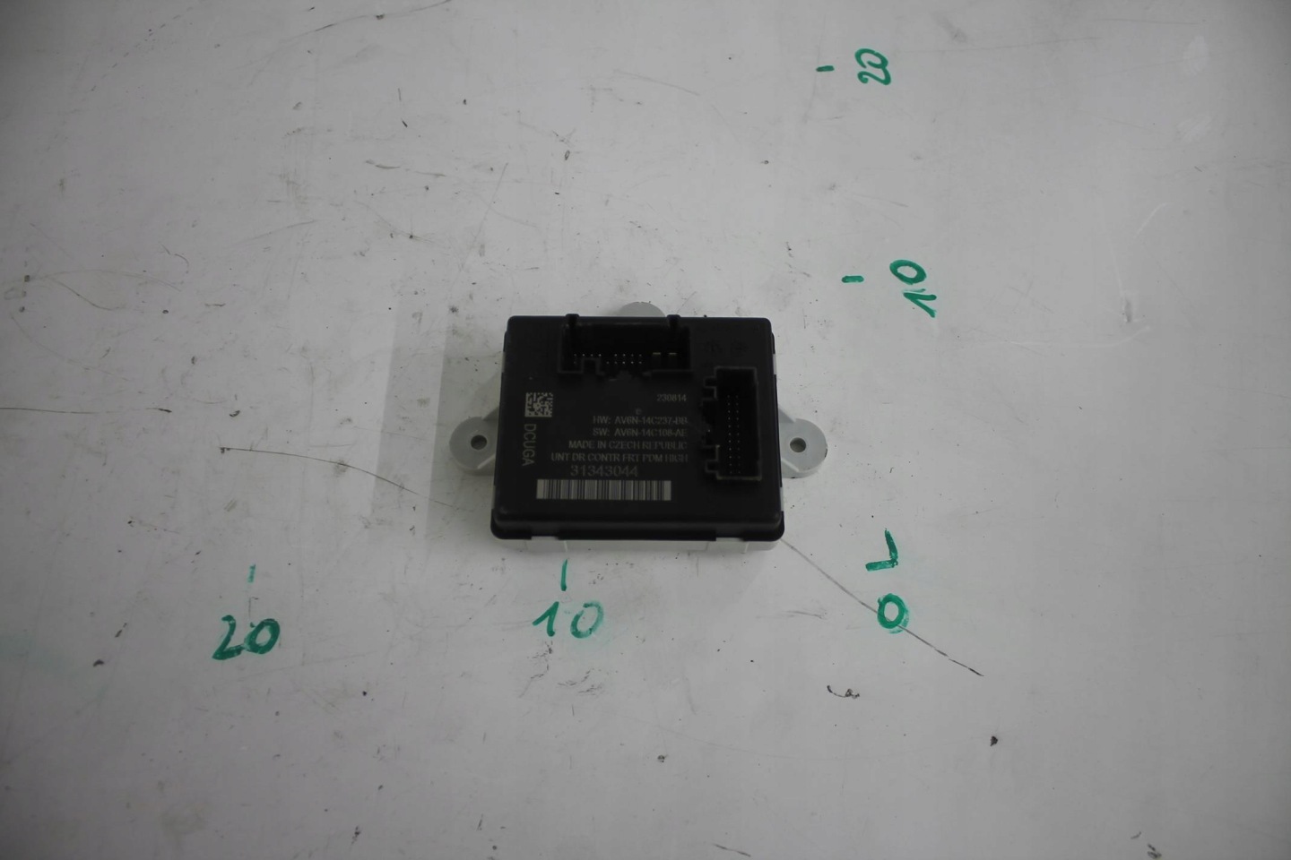 module door right left front 31343044 VOLVO V40 II
