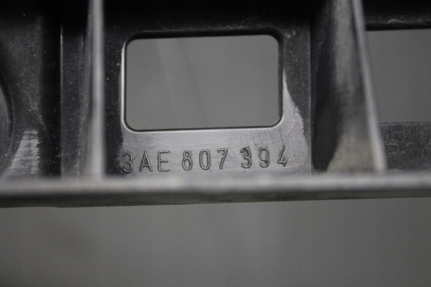 bumper bracket right rear part 3AE807394 VW PASSAT B7