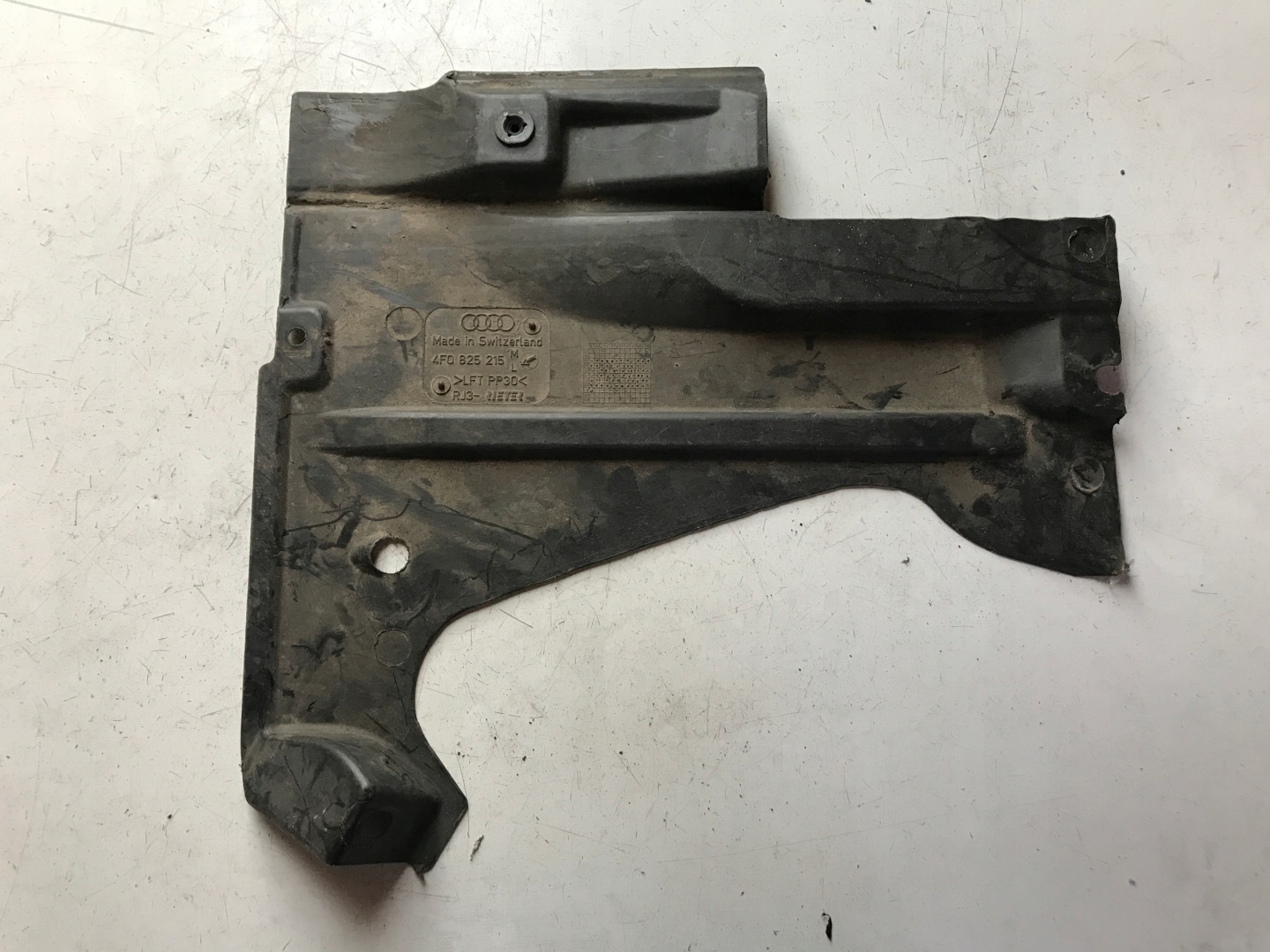 blende abdeckung abdeckung unter KAROSERIE 4F0825215L AUDI A6 C6