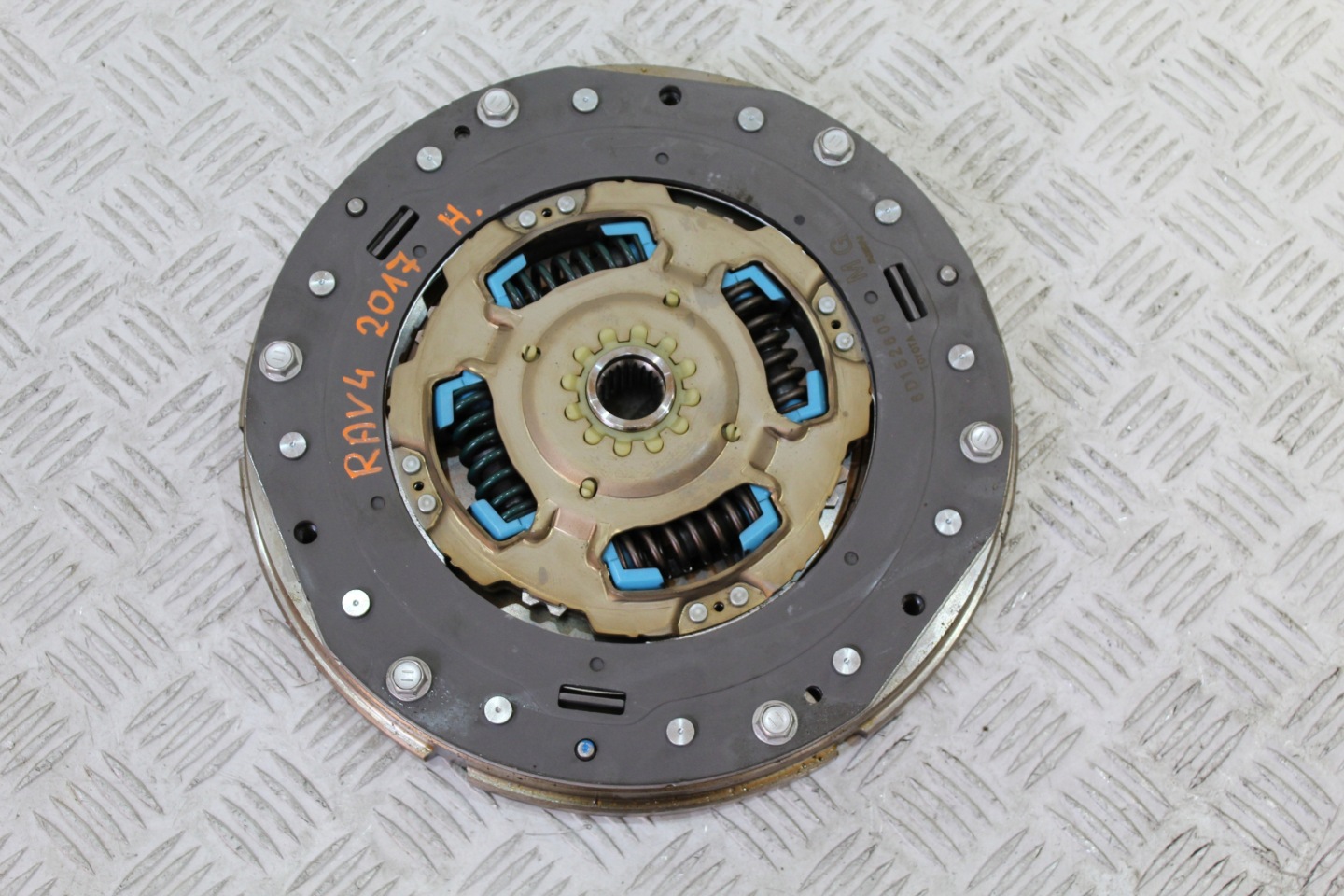 clutch RAV4 IV 4 LIFT 6D152606