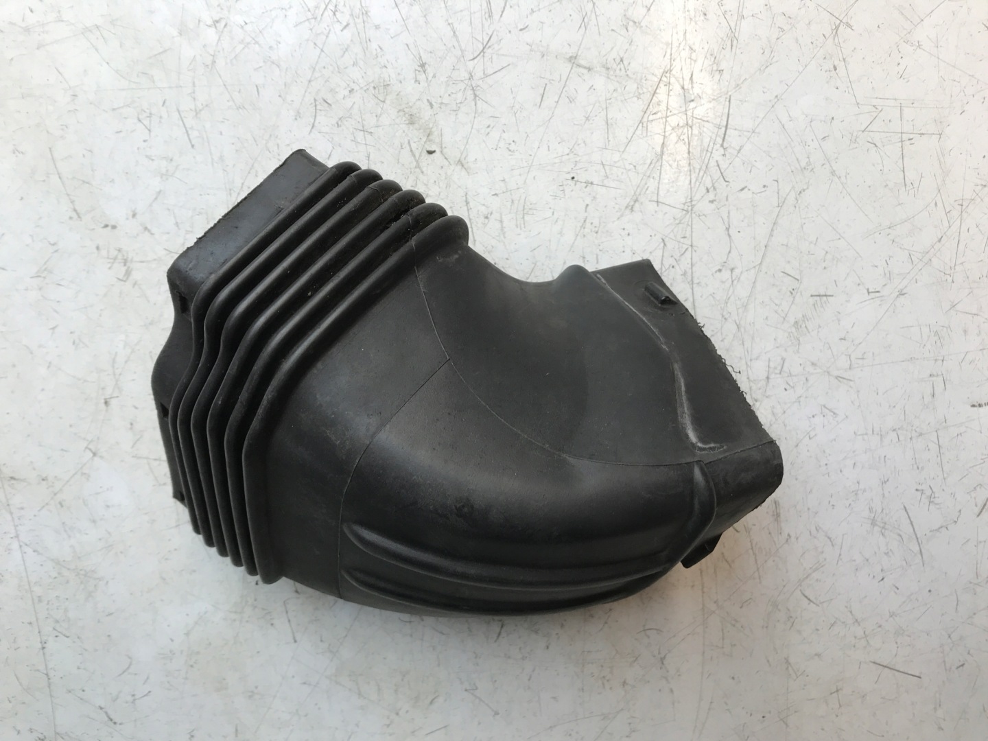 AUDI A6 C6 elbow air hose 4F0129739B
