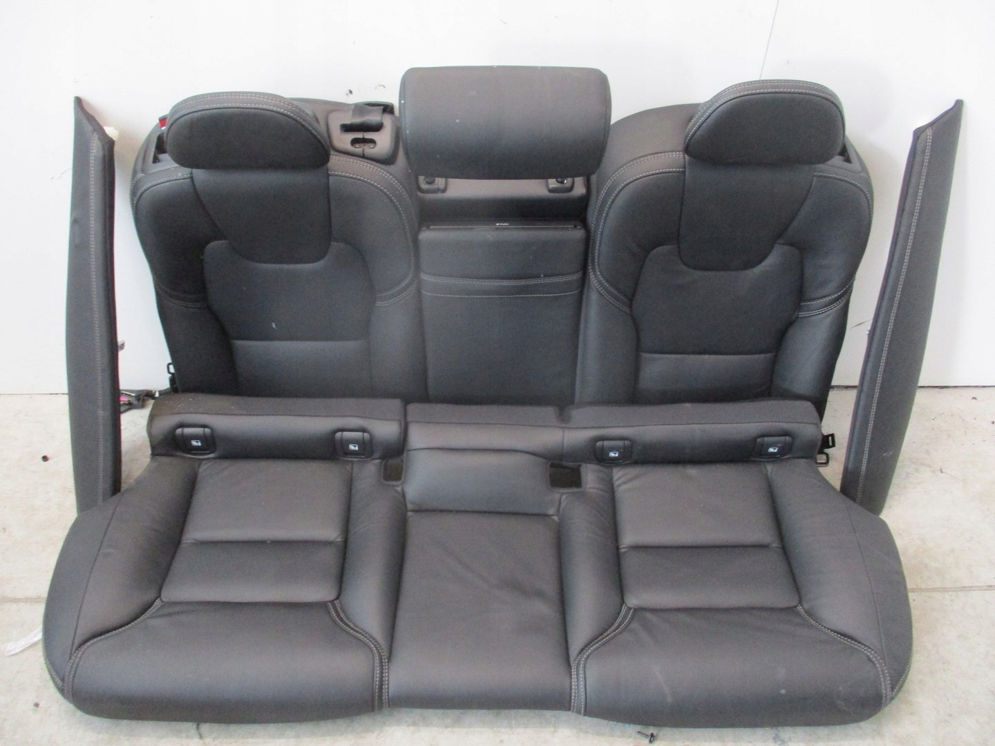 upholstery seats leather VOLVO V90
