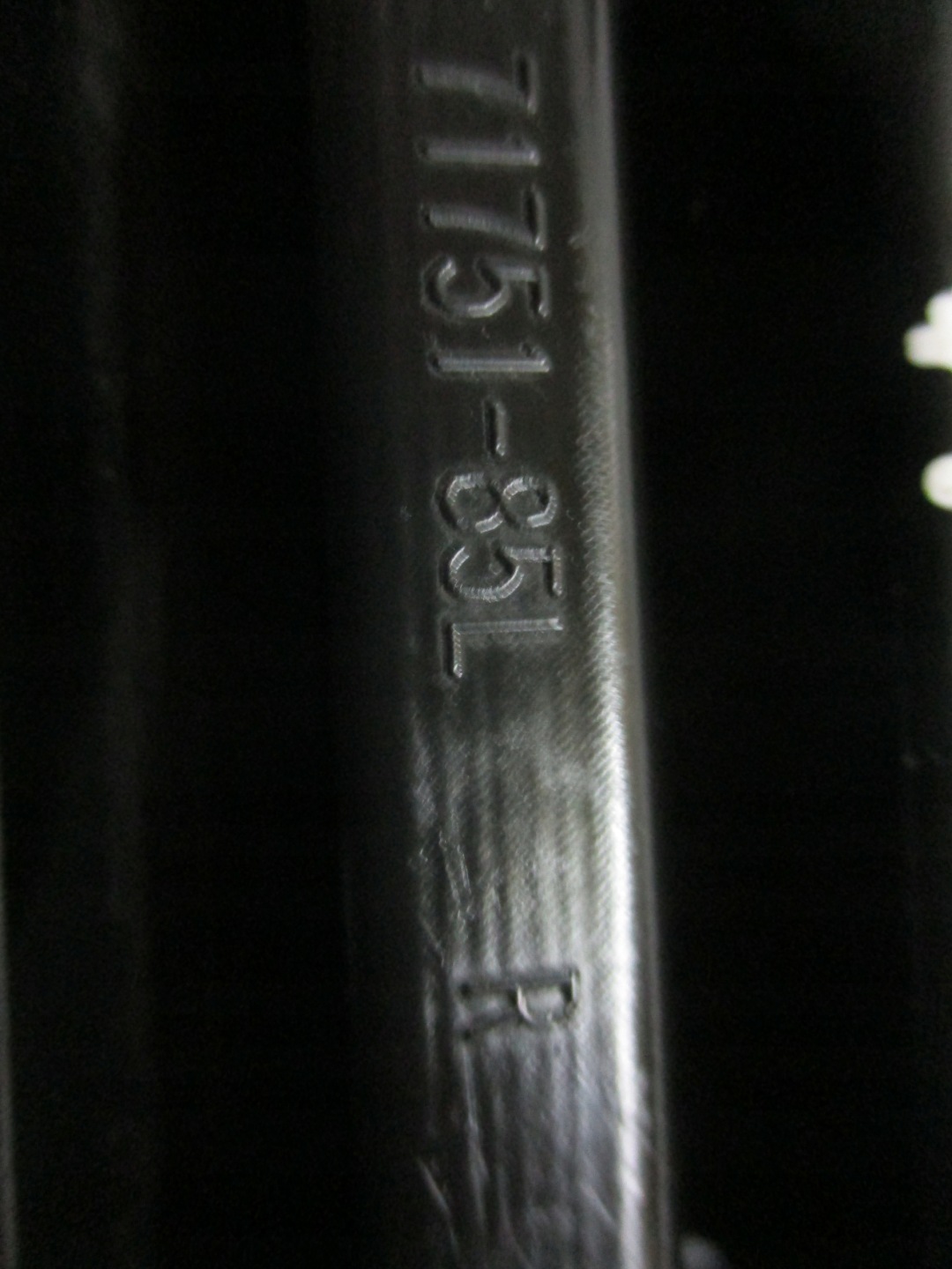 fedél halogenu Suzuki Splash lift 7175185L