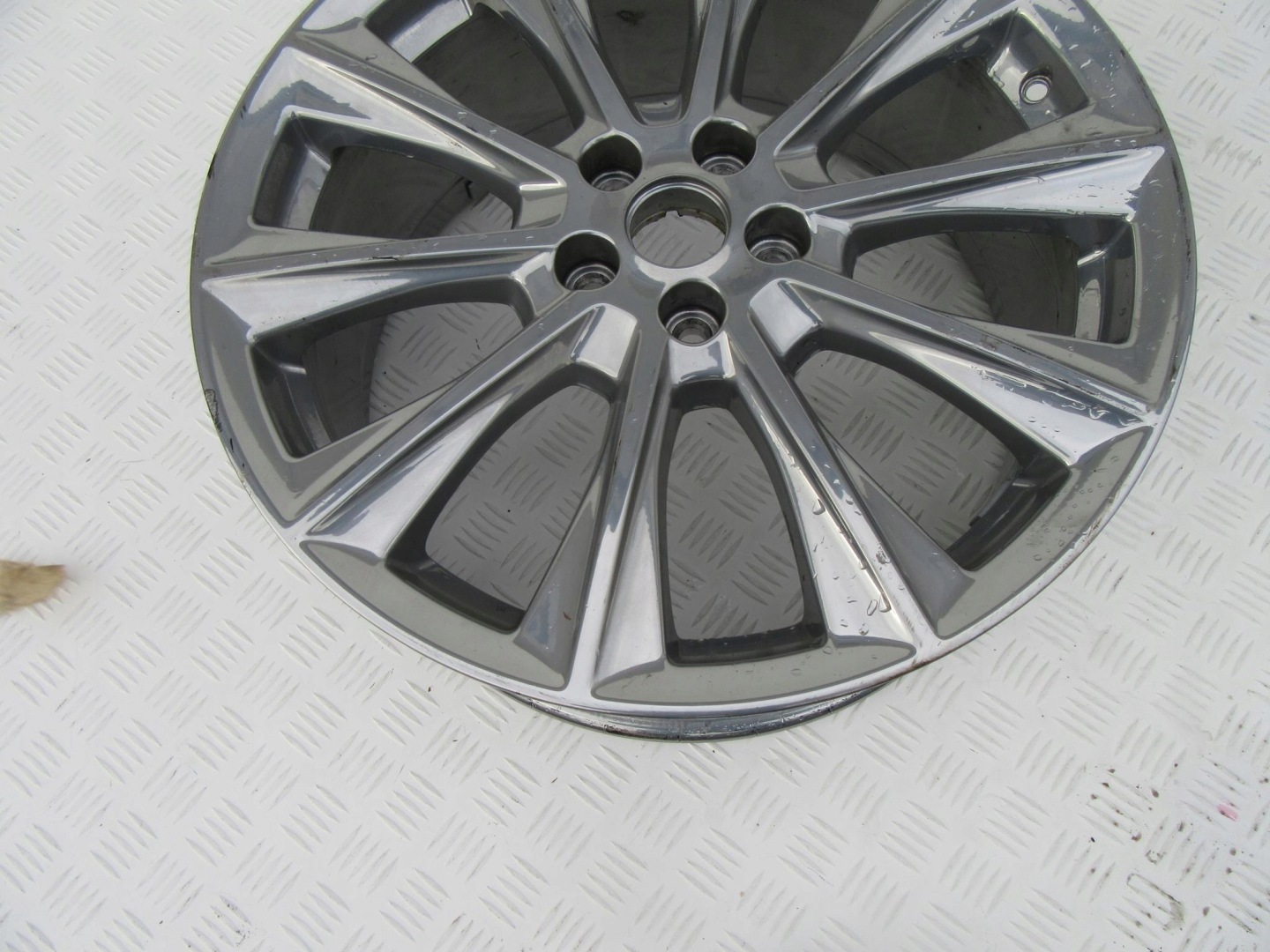 FORD KUGA disk 8x19 ET52,5 5x108 HJ5J-1007-T1A