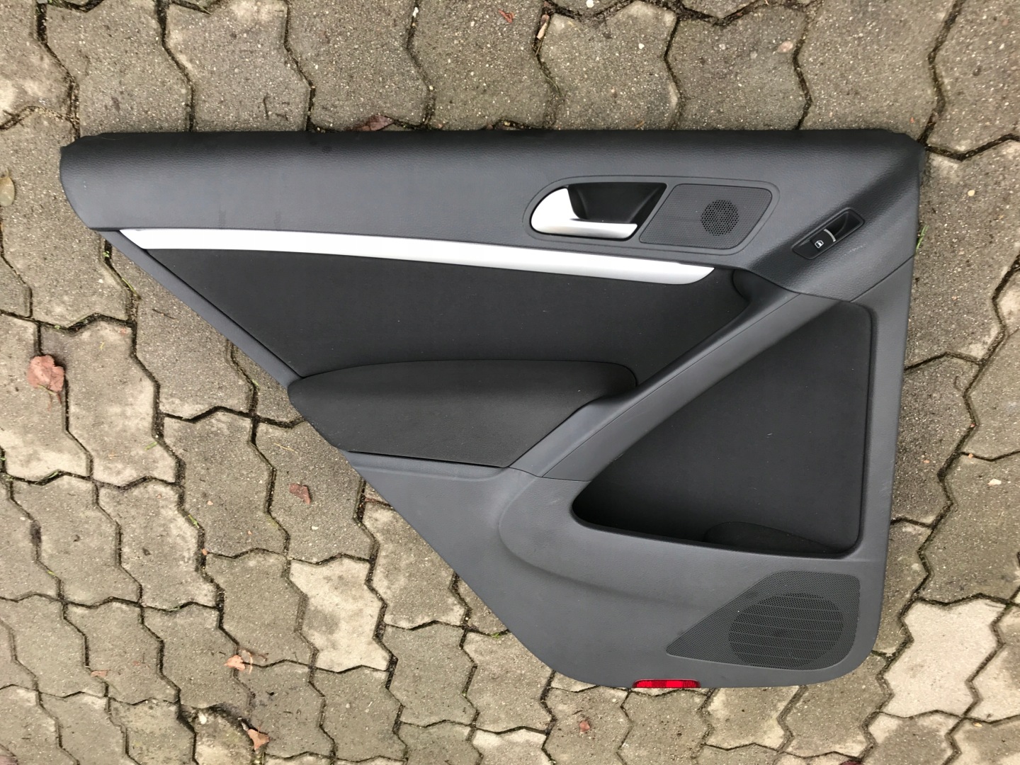 TIGUAN 12r side upholstery left rear part EU 0089