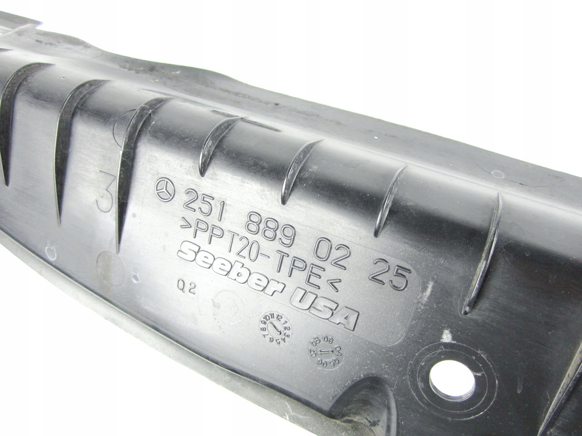 kryt blatníku přední předek pravá Mercedes W251