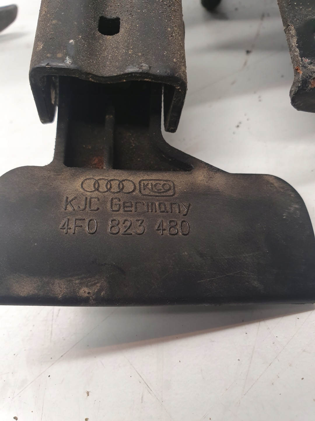bonnet latch lock RYGIEL AUDI A6 C6 4F0823480