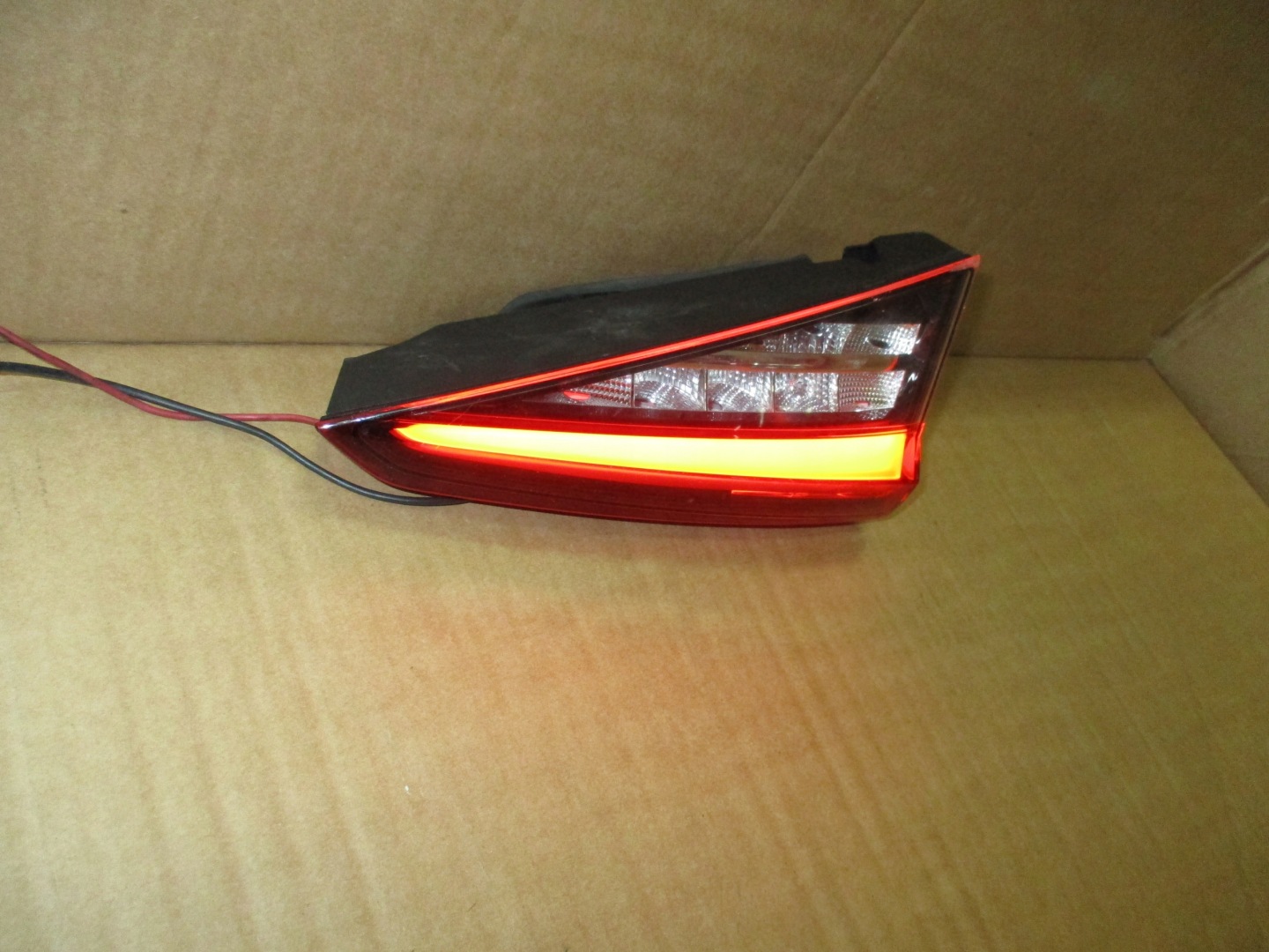 light bonnet rear part Skoda Kadiaq led 565945307B