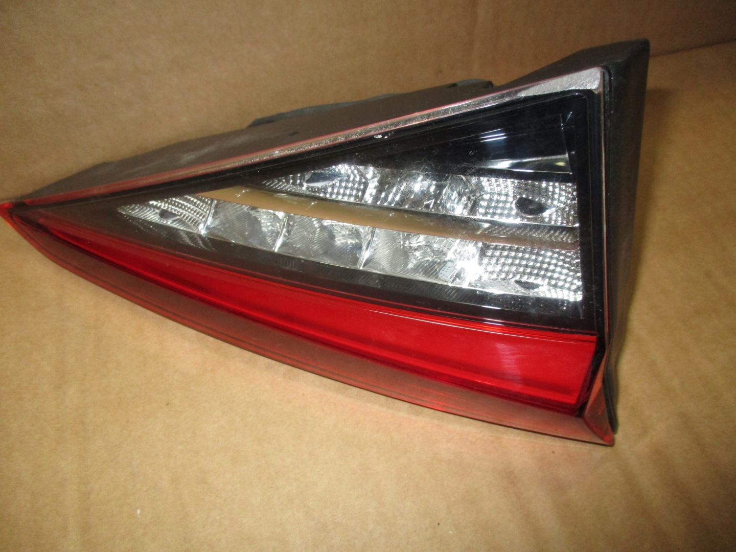 light bonnet rear part Skoda Kadiaq led 565945307B