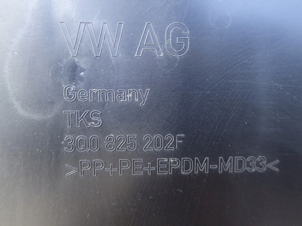 NEU BLENDE ABDECKUNG DES BODENS RECHTS VW PASSAT B8 3Q0825202F