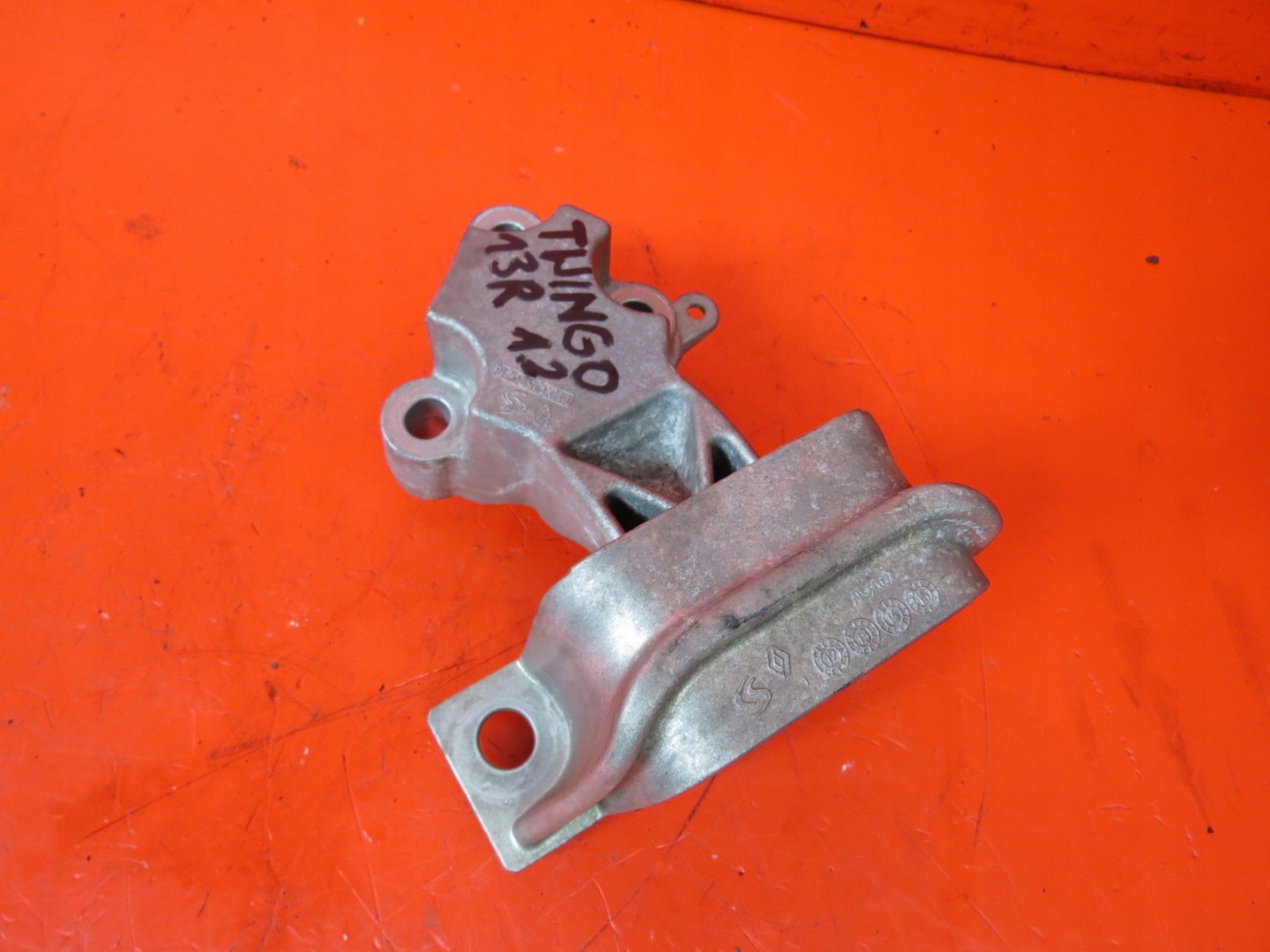 RENAULT TWINGO II 1.2 engine mount 2013r
