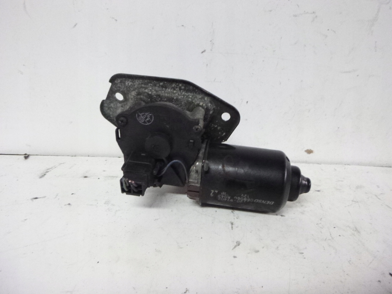 MOTOR WISCHER DAIHATSU YRV 2003R.