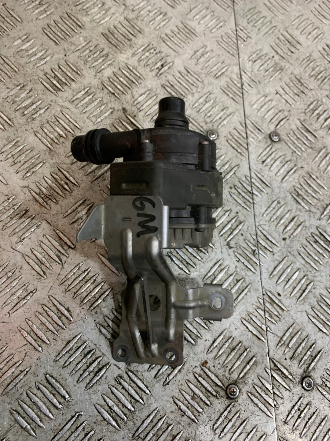 IDEALNA ELEKTRIČNA PUMPA VODE BMW G11 G12 G30 1
