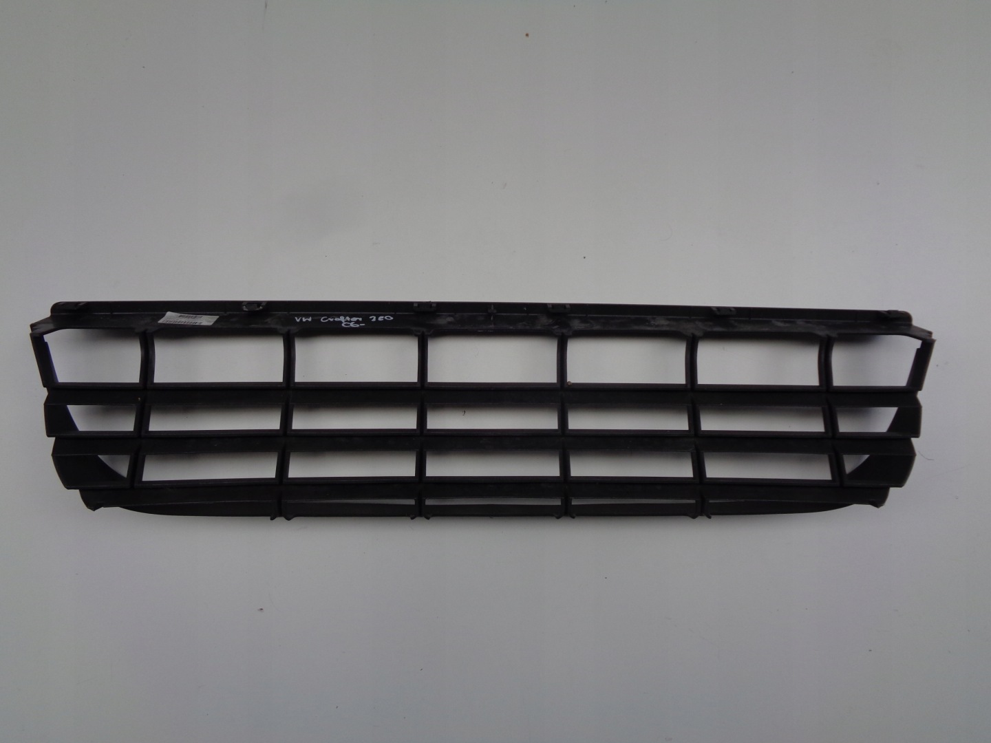 grid of a bumper VW CRAFTER 2E0 06