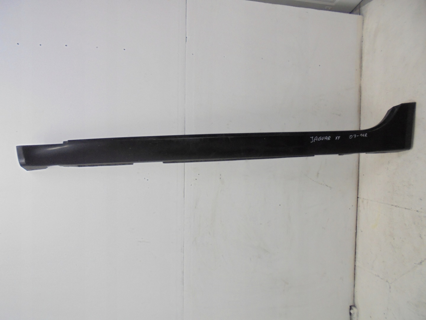 JAGUAR XF MOULDING THRESHOLD LEFT 07-15R