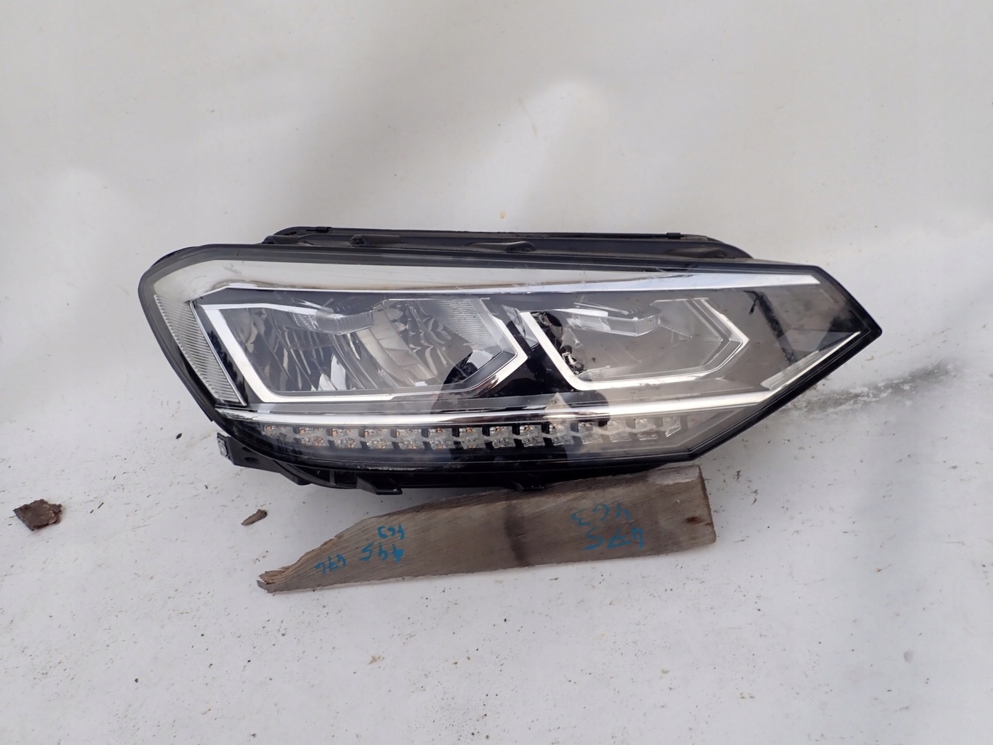 VW TOURAN II 2 15-> light front right FULL LED